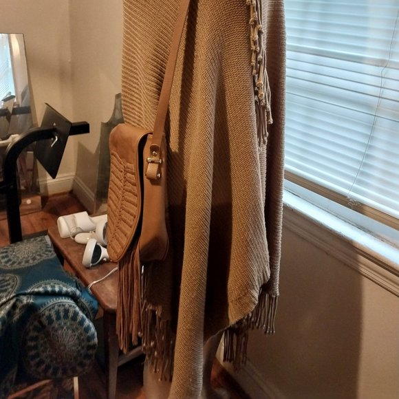 BCBG Maxazria Poncho & BCBGeneration Pocketbook - Picture 8 of 9